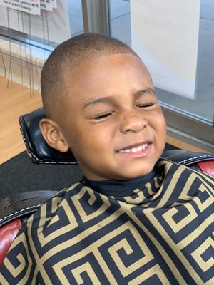 KIDS MID BALD FADE W/ SHARP RAVOR SHAPE UP