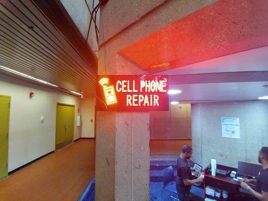 WCCCD Verizon Kiosk Cell Phone Repair