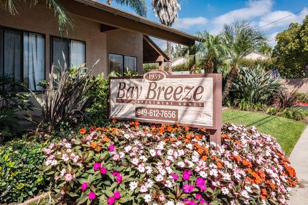 Front office sign of Bay Breeze apartment complex