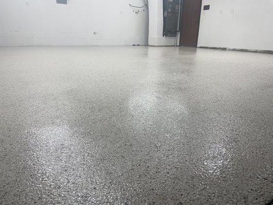 Flake epoxy in the color Persian