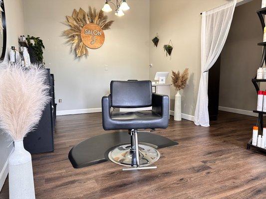 Salon J is a 2 room suite set up. This allows you to be comfortable in either room while waiting for your next phase of service.