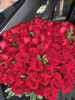 100 red roses