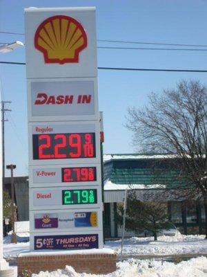 Fuel up at Shell located at 8906 Woodyard Rd, Clinton, MD! And stop inside for good food.