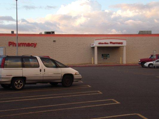 This location has a Drive-Thru Pharmacy.