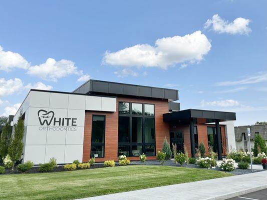 White Ortho's new building on Midland Rd awards patients a bright, modern, technology-infused space to receive top-notch patient care.