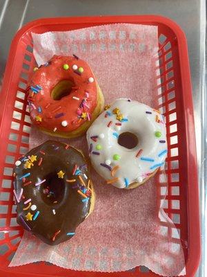 Icing donuts