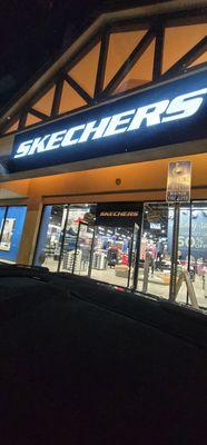 SKECHERS Warehouse Outlet