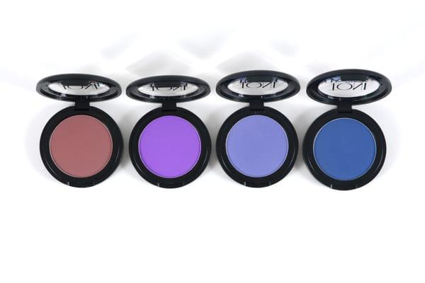 This eye shadow is designed to complement every eye color. Enriched with micro-beads to enhance the natural color of the iris.