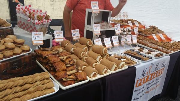 Cannot believe the size of these pet treats. Those are real beef bones!