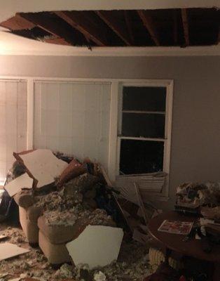 Ceiling collapsing on 5am thanksgiving due mold water damage