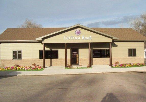 Outside view of CorTrust Bank in Leola, SD.