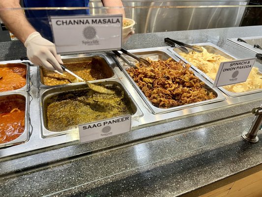 Buffet with saag paneer and Chana Masala