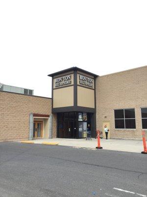 South outdoor entrance to mall from wall mart parking lot