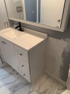 38 inch sink with 48 inch mirror, hardware doesn't match