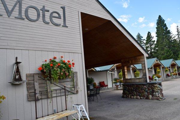 For the most relaxing stay check out the Glacier Inn Motel located just off Highway 2 in Columbia Falls, MT.