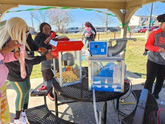 Snow  cone machine and popcorn  machine and Snow  cone machine set up in Columbia MO