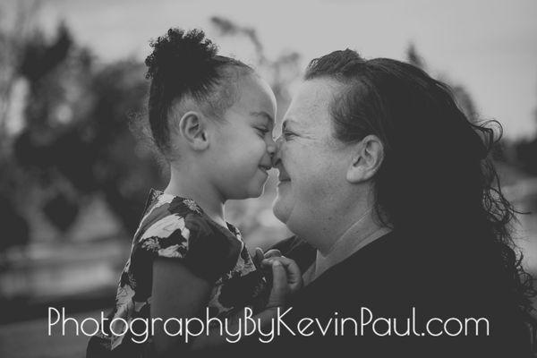 Family and 3yr Sitting in the park with Photography by Kevin Paul (April 2018)