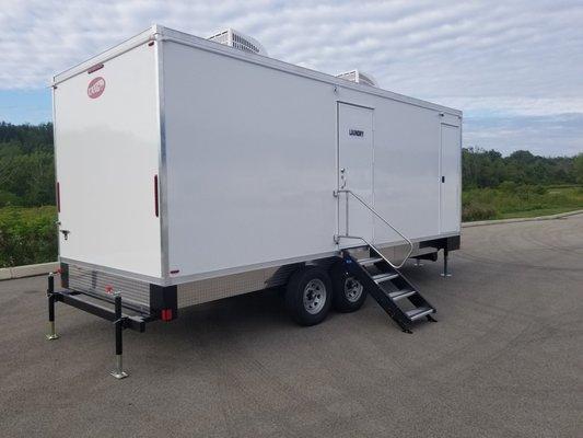 Laundry trailer (exterior)