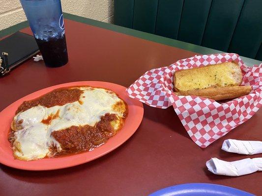 Beef ravioli & garlic bread.