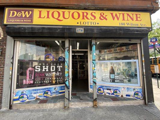 Corner Liquor Store on Dekalb and Wilson Avenue