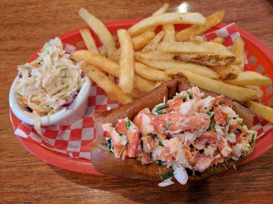 Maine lobster roll