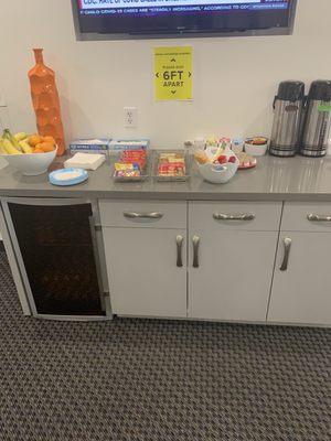 They provide snacks and refreshments before your focus group session starts.