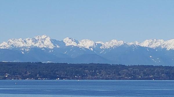 Beautiful sunny Sunday, the Olympic Mtn Range 1of2 (1/9/22)