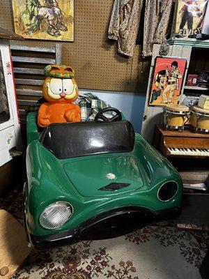 Huge Garfield car