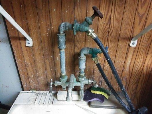 Deluxe Plumbing Company