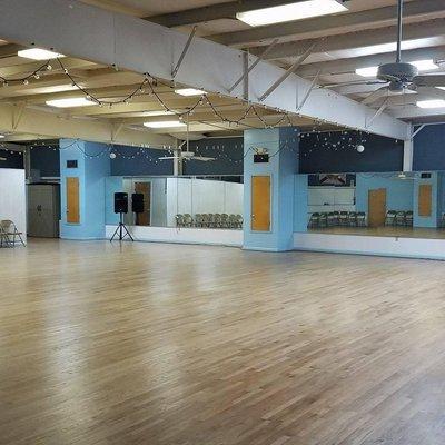 3000+ sq ft of floating hardwood dance floor. The best dance floor around!