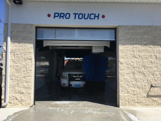 Pro-touch bay: unique soft foam brushes are torque sensitive to monitor the contour of the vehicle and provide low-force cleaning power.