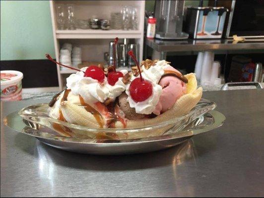 Stocking Ice Cream Parlor banana Split