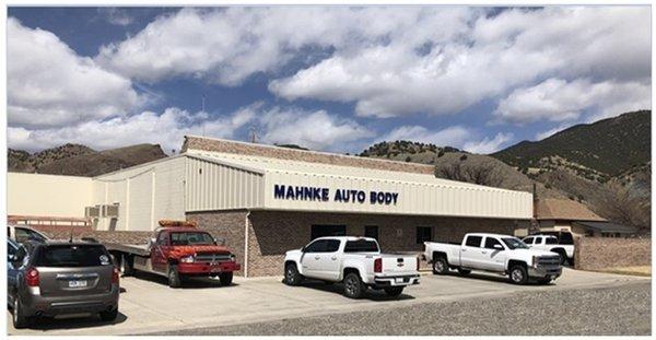 Mahnke Auto Body - Salida