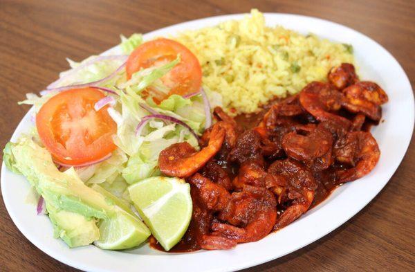 Camarones a la diabla con dos arroz y ensalada