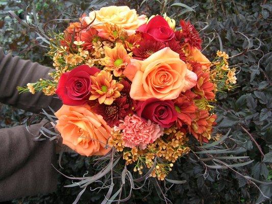 What a beautiful fall wedding!