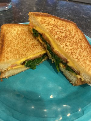 Grilled spinach and tomato cheese