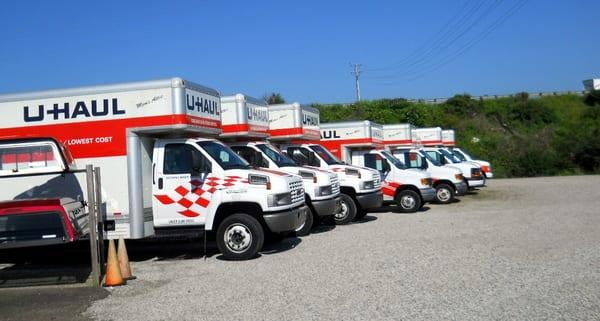 LARGE U-HAUL RENTAL FLEET