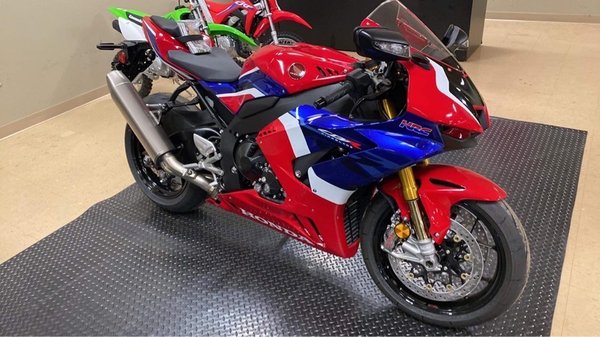 2021 Honda CBR1000RR-R SP.