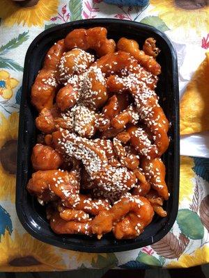 Sesame chicken with white rice is very crunchy sweet love it