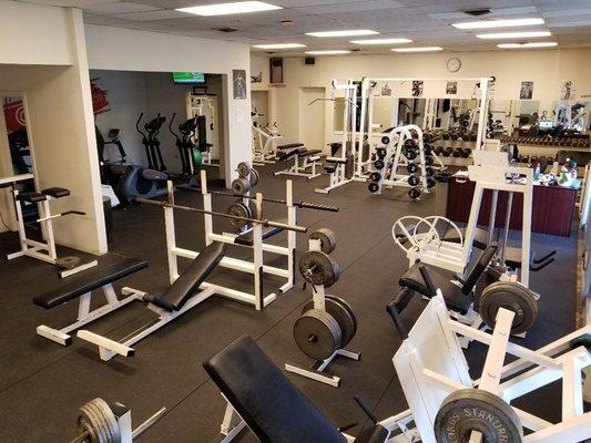 Well equipped traditional gym, with cardio and OLYMPIC Weightlifting room.