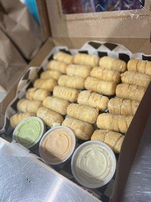 Minitequeños (cheese rolls)