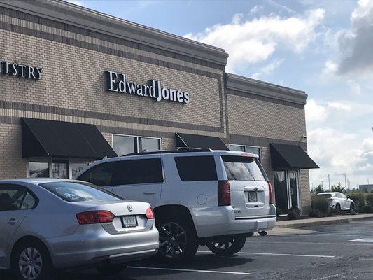 Street view of EdwardJones in Noblesville.