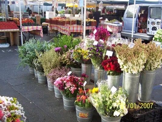 Skyline Flowers - Larchmont Farmers Market