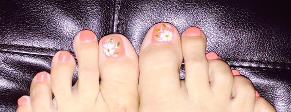 Shellac Pedicure with design