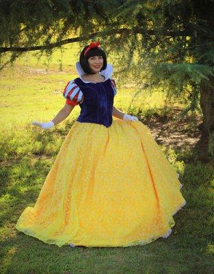 Beautiful Snow White, book now!!!