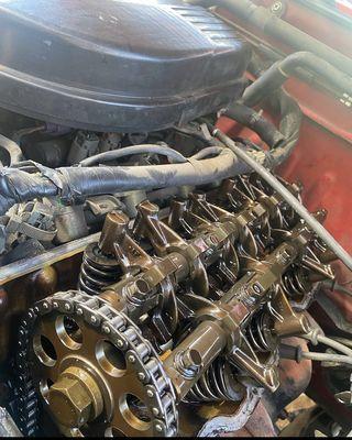 Toyota pickup valve cover