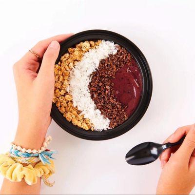 Blended açaí bowl