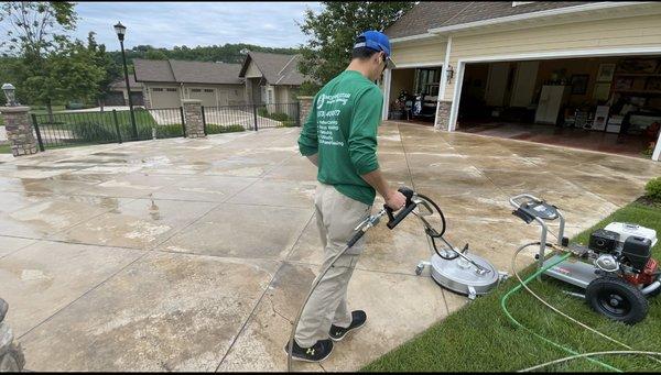 Pressure washing Drive way