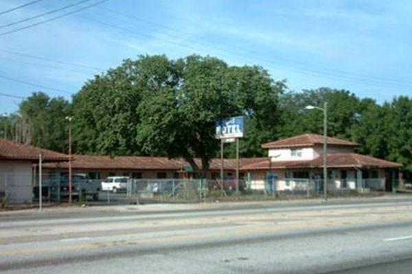 Shaws Motel - 2000