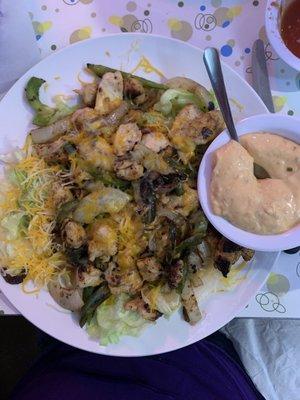 Chicken fajita salad with 1000 Island dressing